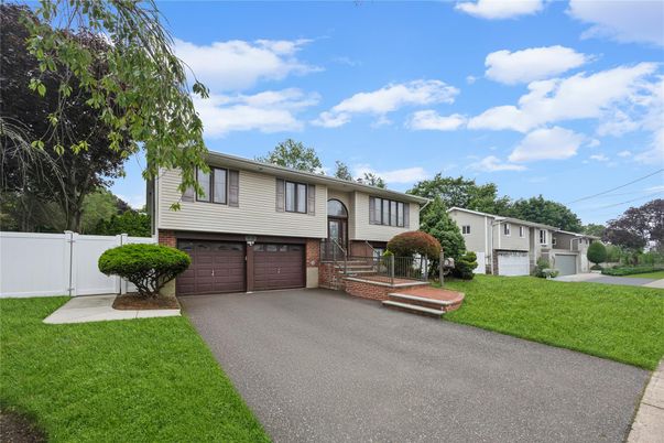 Attached, Exterior, Facade, Brick Facade, Raised Ranch