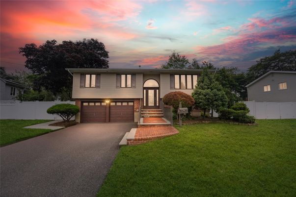 Attached, Exterior, Facade, Raised Ranch