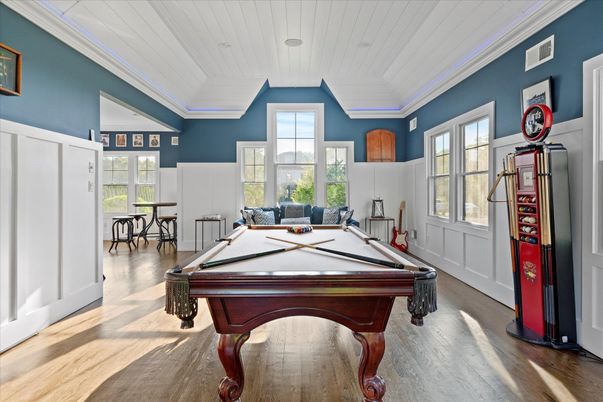 Billiard Table, Game Room, Interior, Wood Texture Flooring