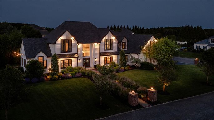 Exterior, Facade, Farmhouse