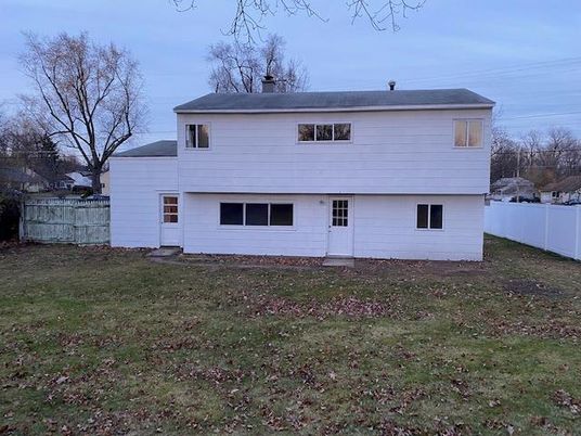 Backyard, Exterior, Facade, Split Level
