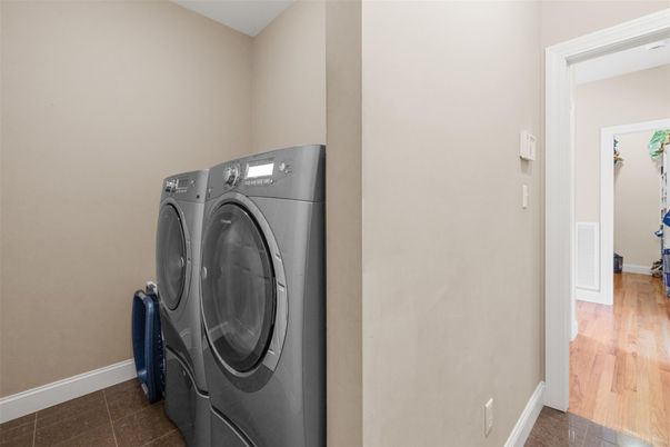 Interior, Washer, Wood Texture Flooring