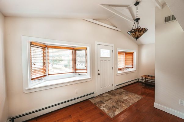 Interior, Pendant Lights, Wood Texture Flooring