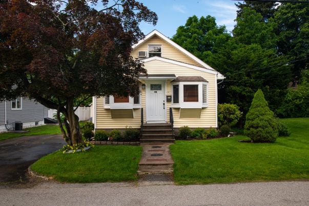 Exterior, Facade, Queen Anne Victorian