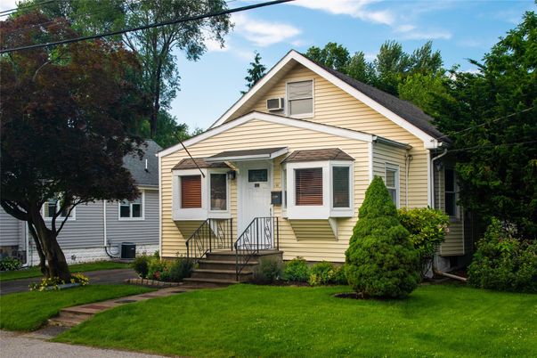 Exterior, Facade, Queen Anne Victorian