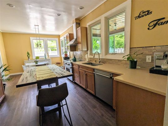 Dining room, Interior, Kitchen, Pendant Lights, Recessed Lighting, Wood Texture Flooring