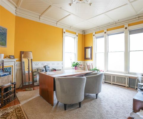 Home Office, Interior