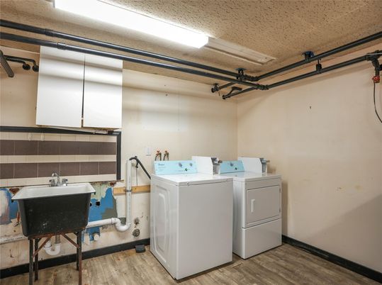 Interior, Washer, Wood Texture Flooring