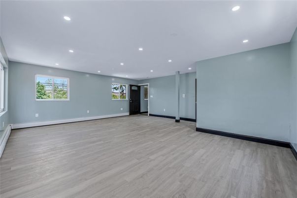 Empty room, Interior, Recessed Lighting, Wood Texture Flooring