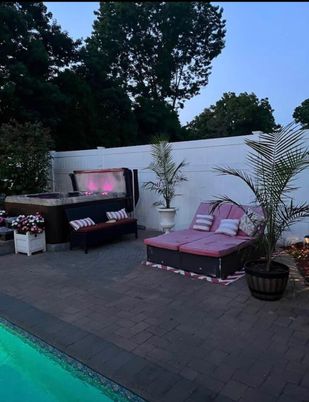 Exterior, Pool