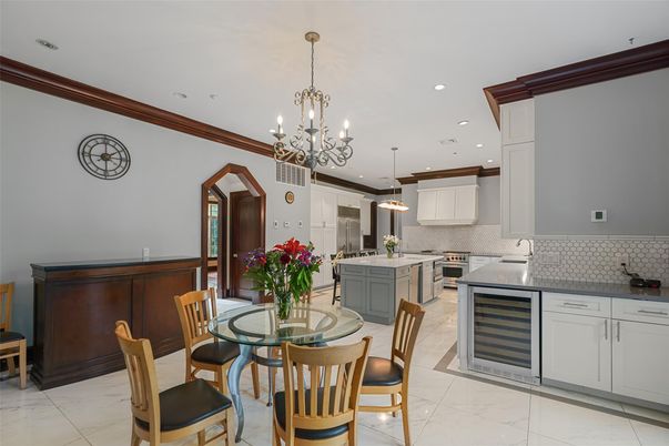 Chandelier, Dining room, Interior, Kitchen, Marble, Pendant Lights, Recessed Lighting, Stainless Steel Appliances