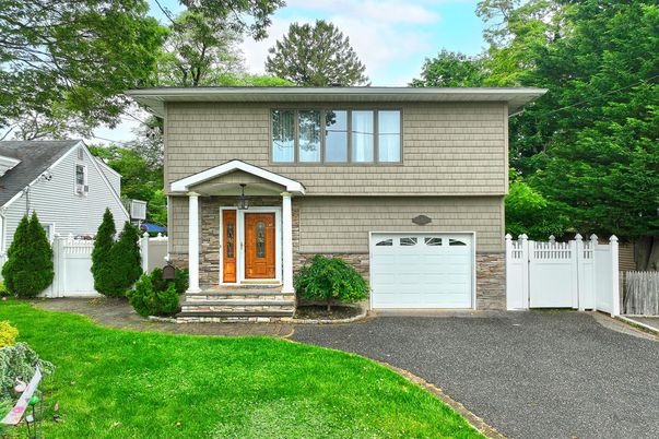 Attached, Exterior, Facade, Raised Ranch
