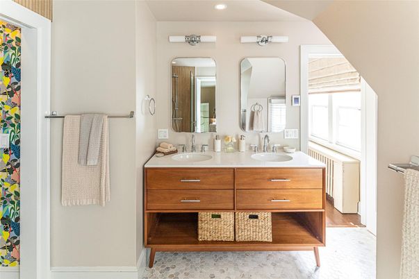 Bathroom, Dual Sink Vanities, Interior, Recessed Lighting