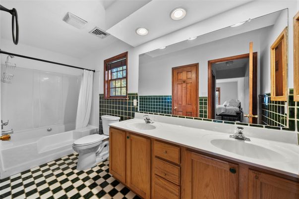 Bathroom, Dual Sink Vanities, Interior, Recessed Lighting