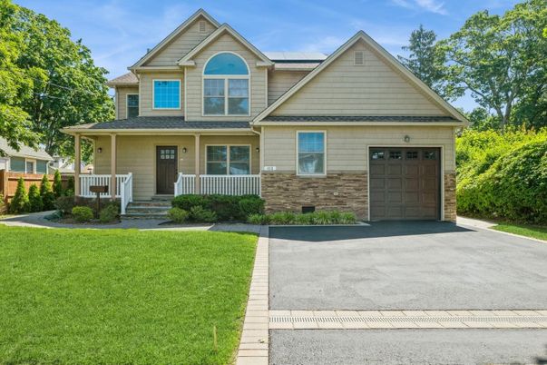 Attached, Exterior, Facade, Farmhouse