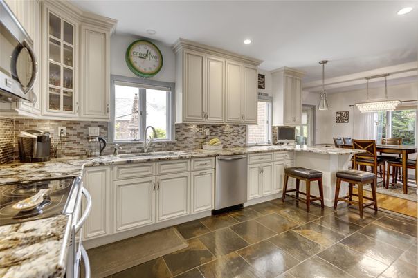 Dining room, Interior, Kitchen, Pendant Lights, Recessed Lighting, Stainless Steel Appliances