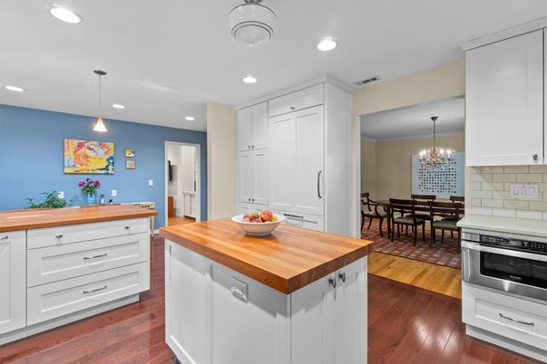 Chandelier, Dining room, Interior, Kitchen, Pendant Lights, Recessed Lighting, Stainless Steel Appliances, Wood Texture Flooring