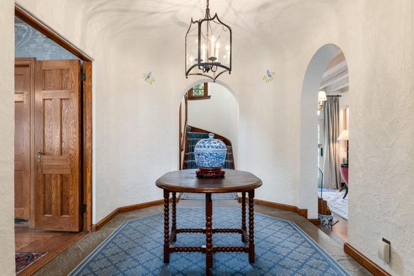 Interior, Pendant Lights, Wood Texture Flooring