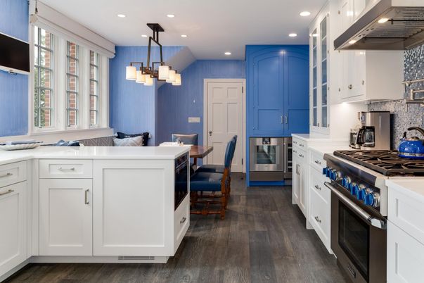 Chandelier, Dining room, Interior, Kitchen, Recessed Lighting, Stainless Steel Appliances, Wood Texture Flooring