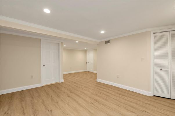 Empty room, Interior, Recessed Lighting, Wood Texture Flooring