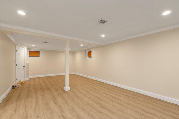 Empty room, Interior, Recessed Lighting, Wood Texture Flooring