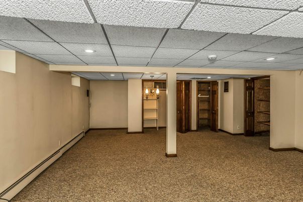 Empty room, Interior, Recessed Lighting