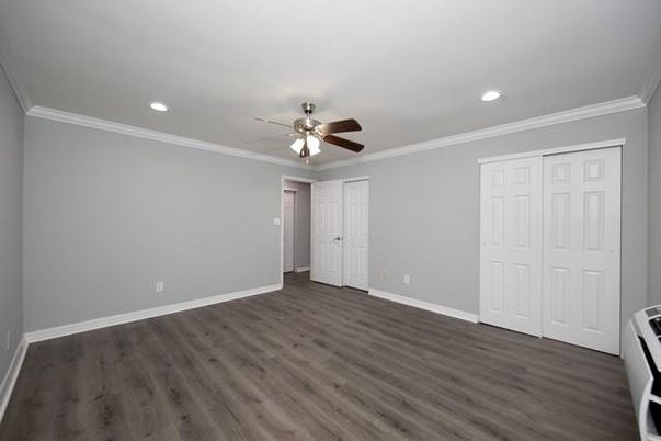 Empty room, Interior, Recessed Lighting, Wood Texture Flooring