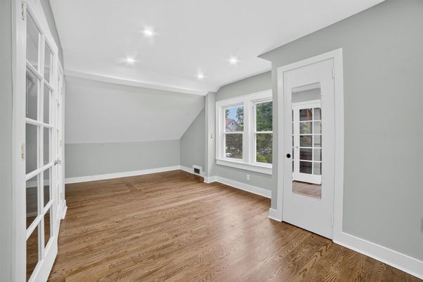 Empty room, Interior, Recessed Lighting, Wood Texture Flooring