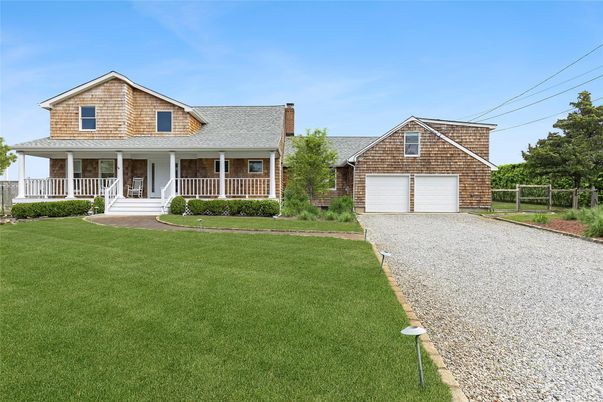 Attached, Exterior, Facade, Cape Cod