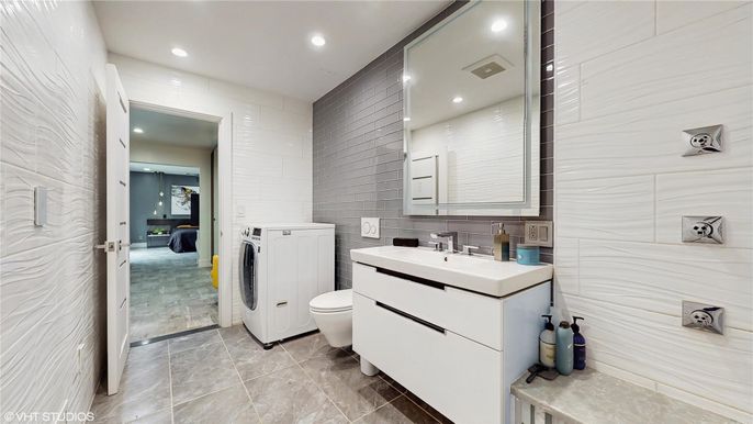 Bathroom, Interior, Recessed Lighting, Washer