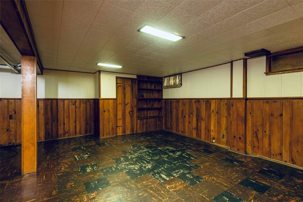 Empty room, Interior, Recessed Lighting, Wooden Walls