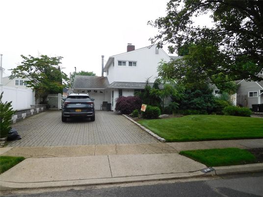 Attached, Exterior, Facade, Split Level