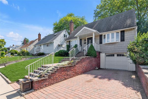 Attached, Exterior, Facade, Cape Cod