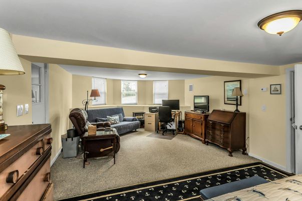 Home Office, Interior