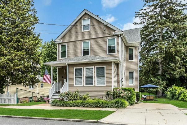 Exterior, Facade, Queen Anne Victorian