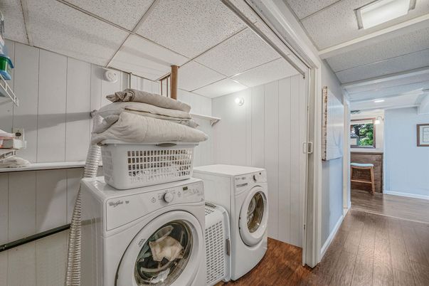 Interior, Washer, Wood Texture Flooring