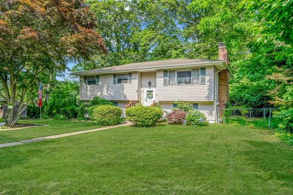 Attached, Exterior, Facade, Raised Ranch