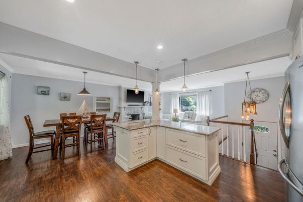 Dining room, Interior, Kitchen, Pendant Lights, Recessed Lighting, Wood Texture Flooring