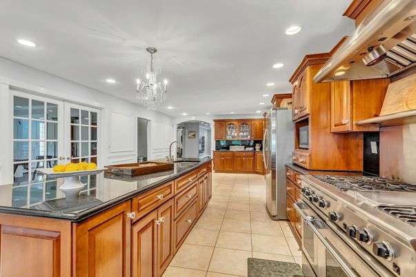 Chandelier, Interior, Kitchen, Recessed Lighting, Stainless Steel Appliances