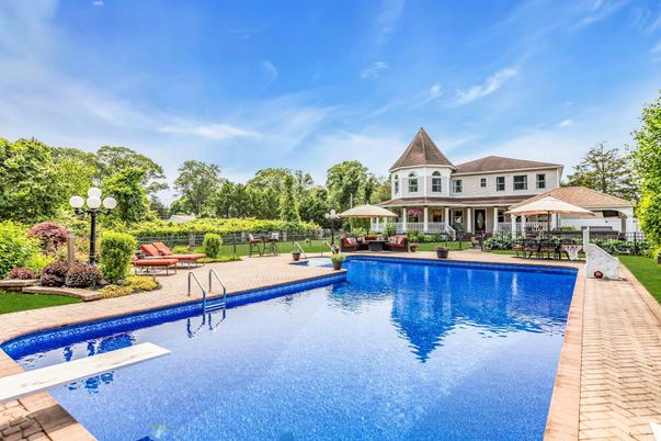 Exterior, Pool