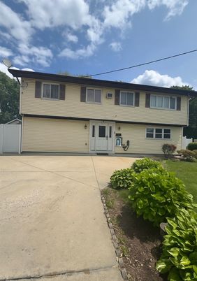 Attached, Exterior, Facade, Raised Ranch