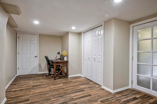 Home Office, Interior, Recessed Lighting, Wood Texture Flooring
