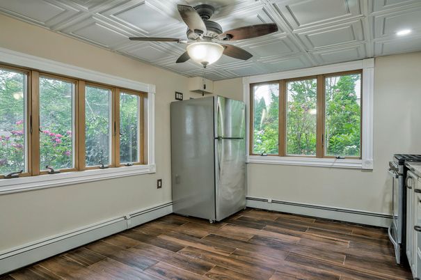 Interior, Recessed Lighting, Wood Texture Flooring