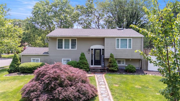Attached, Exterior, Facade, Raised Ranch