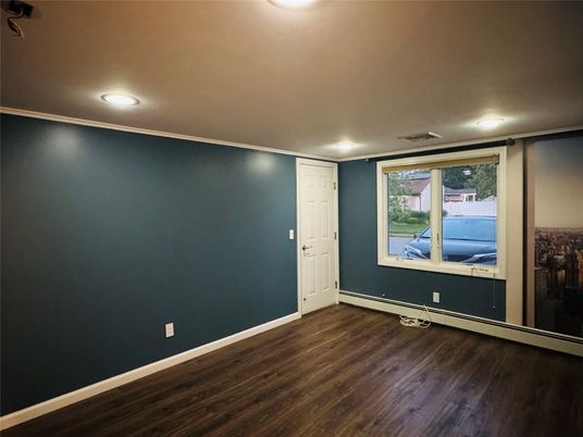 Empty room, Interior, Recessed Lighting, Wood Texture Flooring