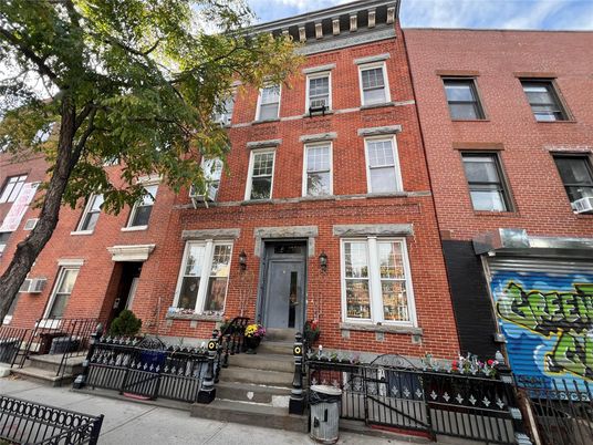 Exterior, Facade, Brick Facade, Rowhouse