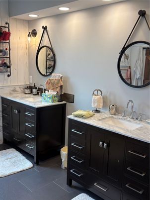 Bathroom, Dual Sink Vanities, Interior, Recessed Lighting