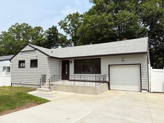 Attached, Exterior, Facade, Ranch