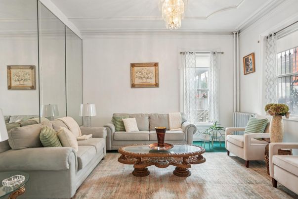Chandelier, Interior, Living room