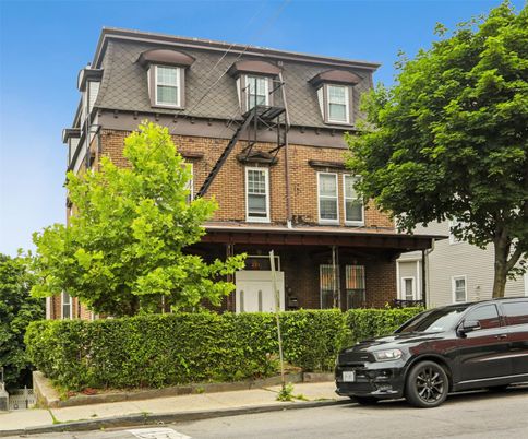 Exterior, Facade, Brick Facade, Queen Anne Victorian